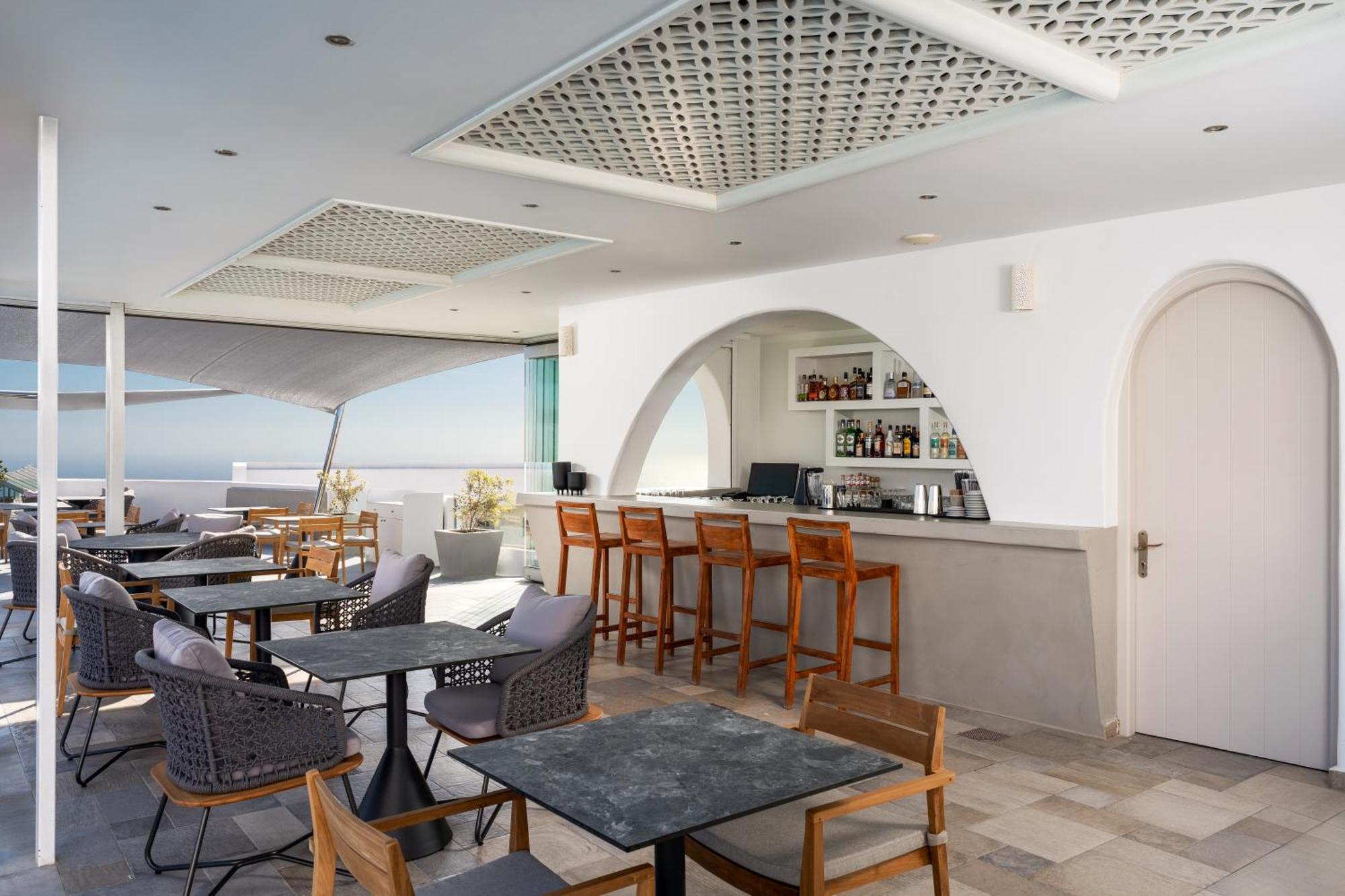 Santorini Palace 4*