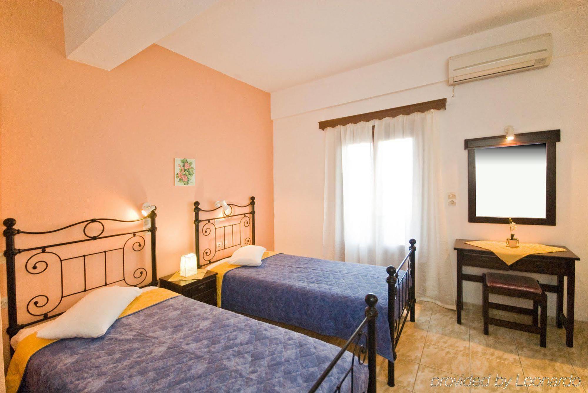 Santorini Palace 4*