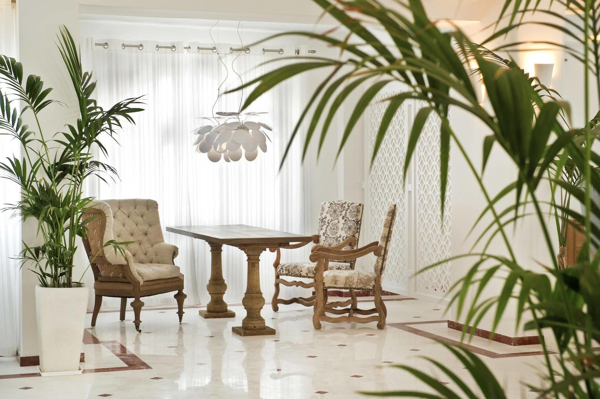 Santorini Palace Hotel 4*