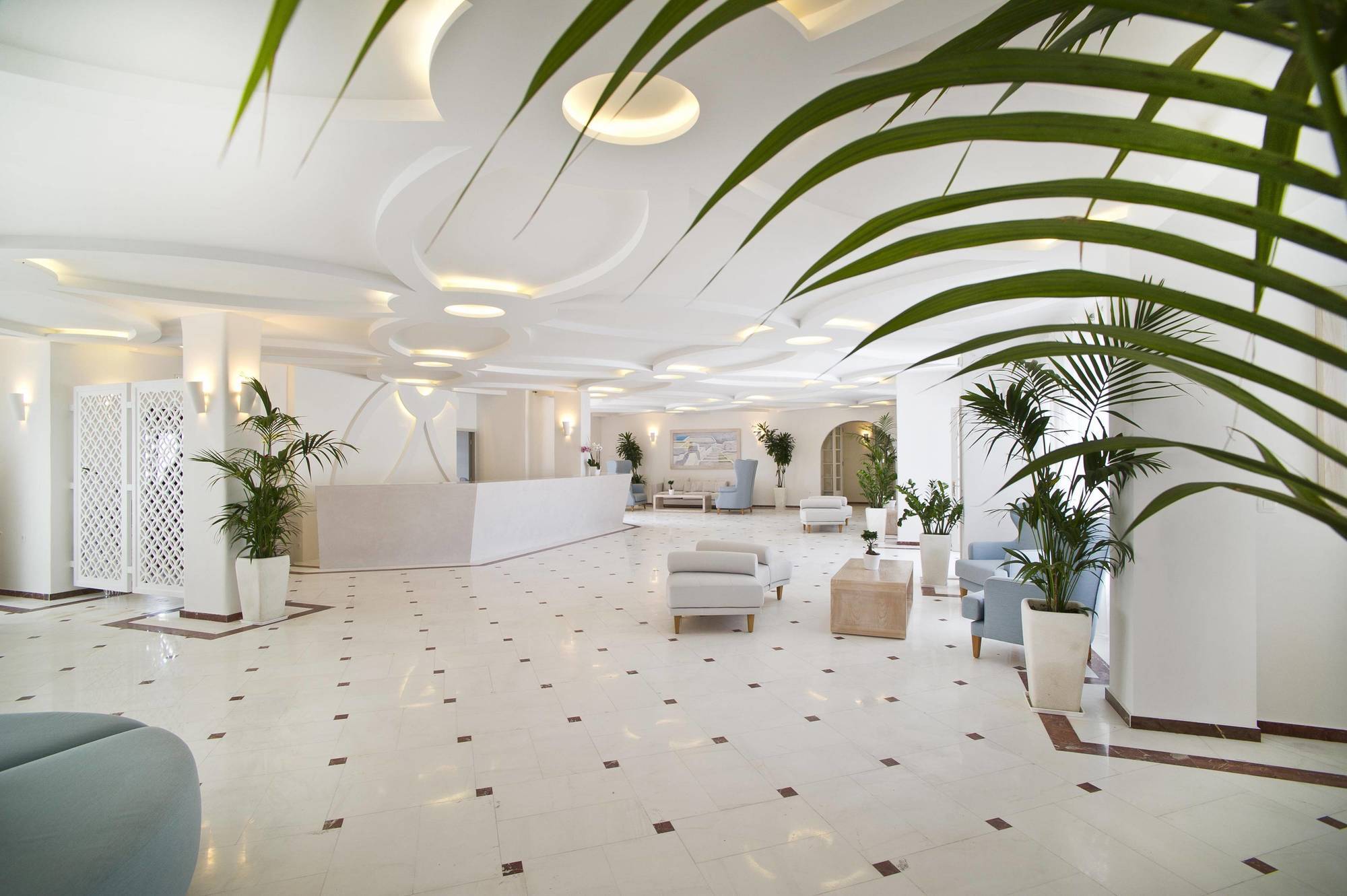 Santorini Palace 4*